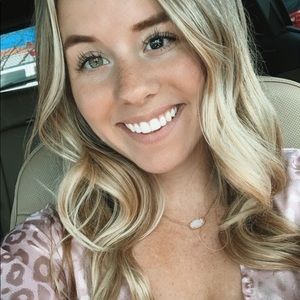 Meet your Posher, Ava